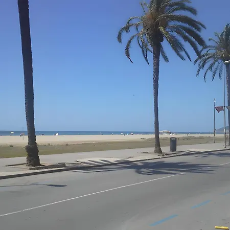 Beautiful Flat In Front The Sea شقة